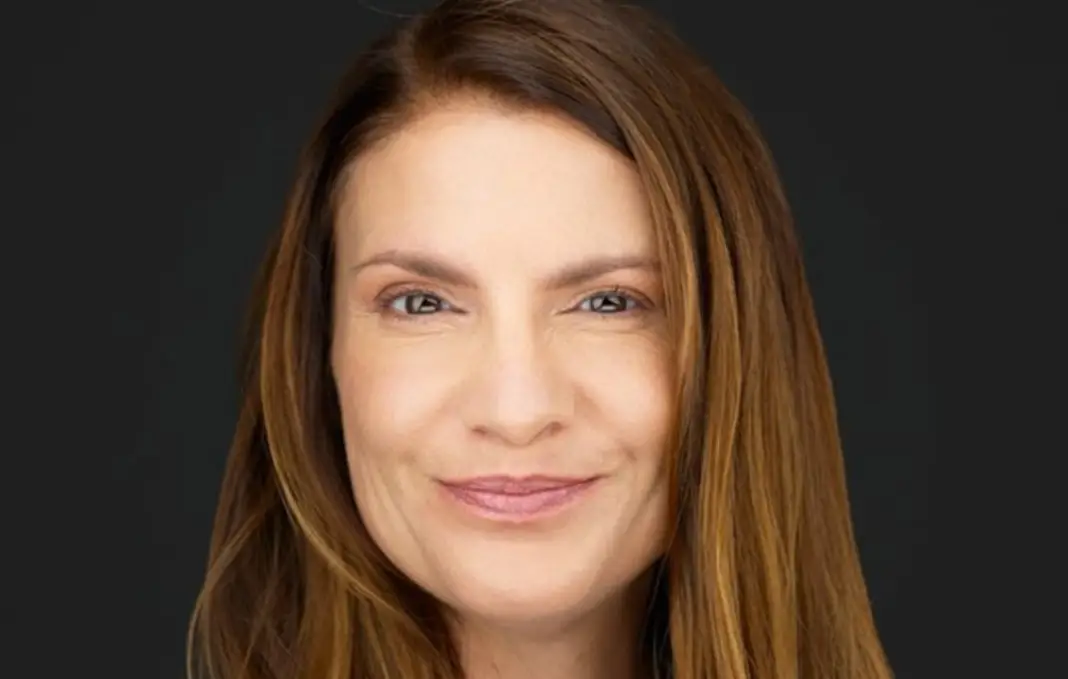 Holly Grogan headshot