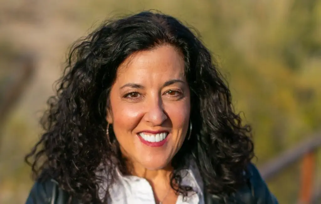 Alicia Mandel headshot