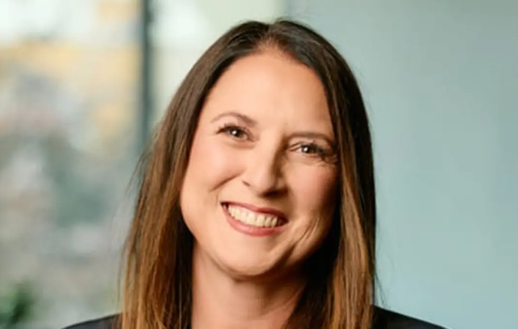 Pam Howland headshot