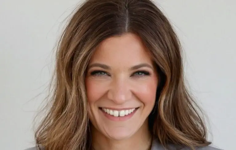 Sabra Sciolaro headshot
